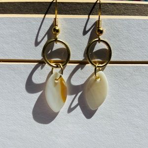 Circle petal earrings